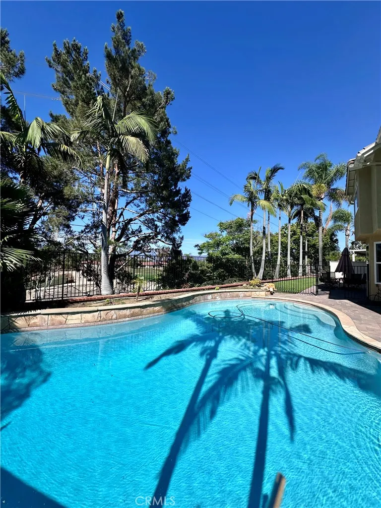 5 Heatherwood Aliso Viejo, CA 92656