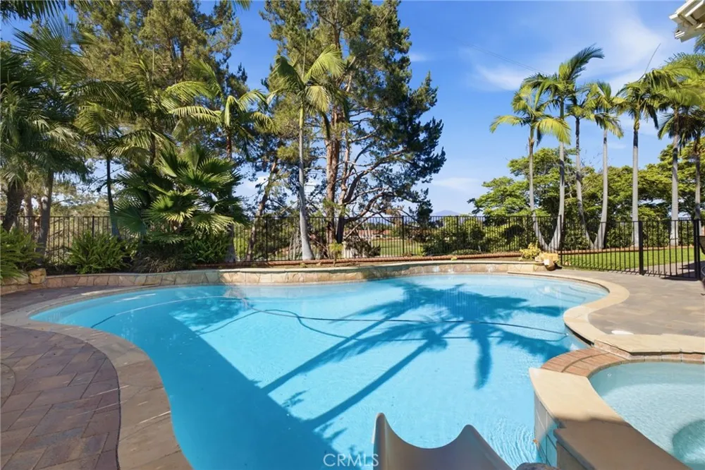 5 Heatherwood Aliso Viejo, CA 92656