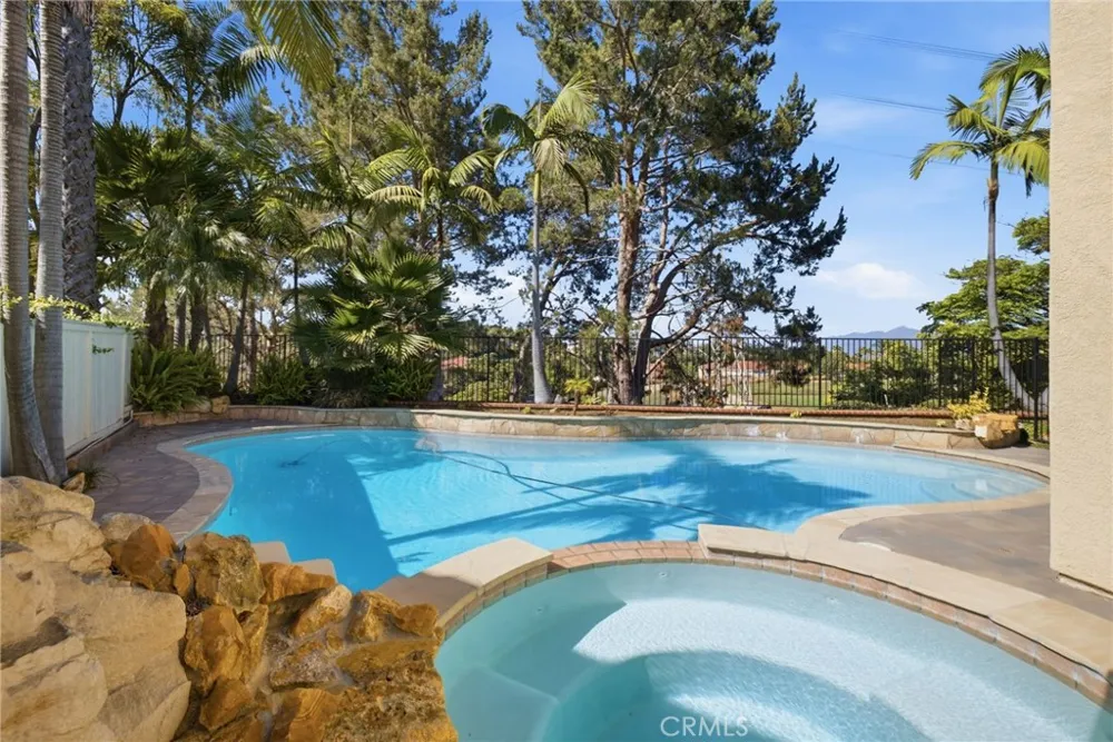 5 Heatherwood Aliso Viejo, CA 92656