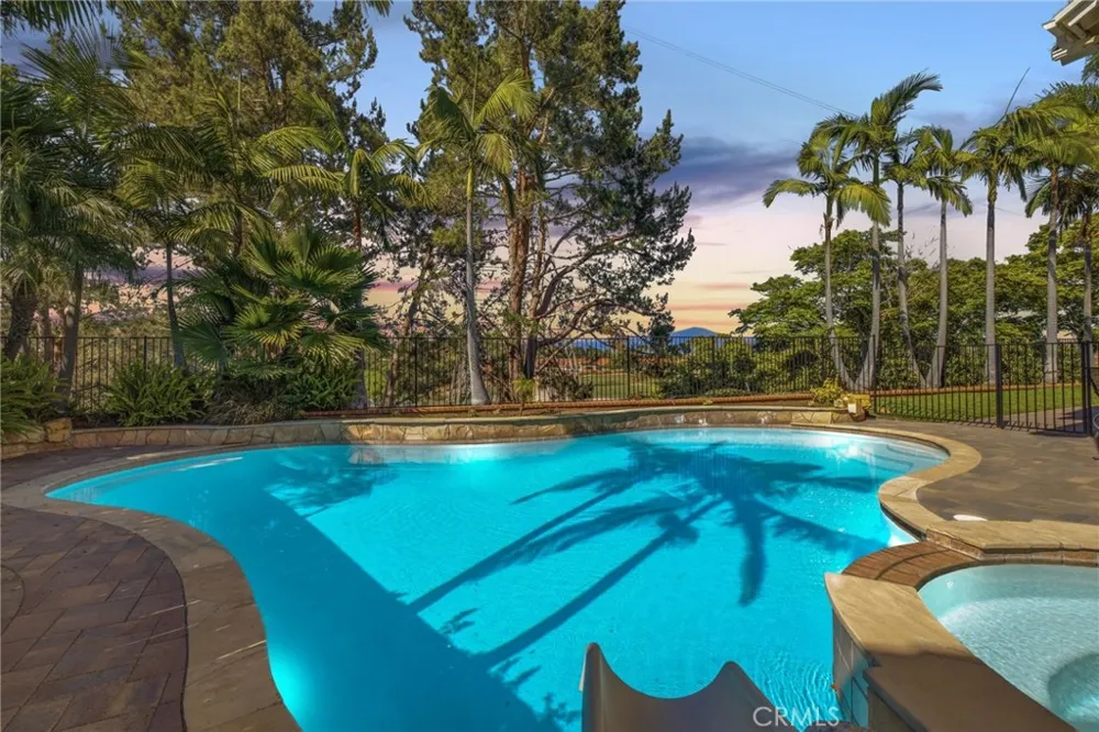 5 Heatherwood Aliso Viejo, CA 92656