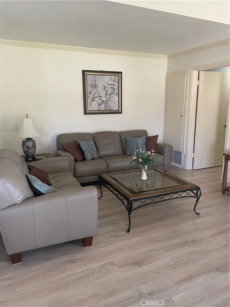 19114 AVE OF THE OAKS #B Newhall, CA 91321