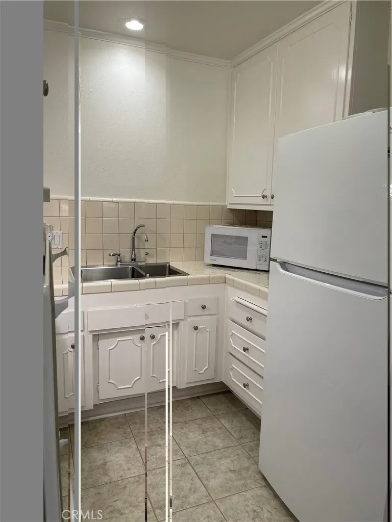 19114 AVE OF THE OAKS #B Newhall, CA 91321