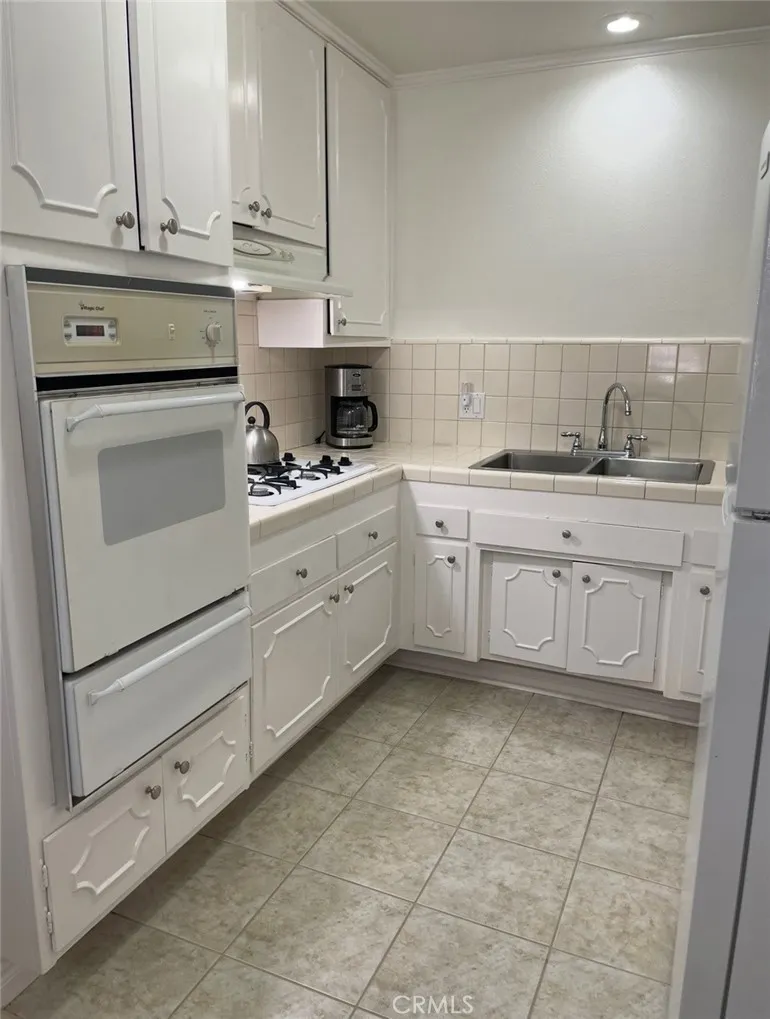 19114 AVE OF THE OAKS #B Newhall, CA 91321