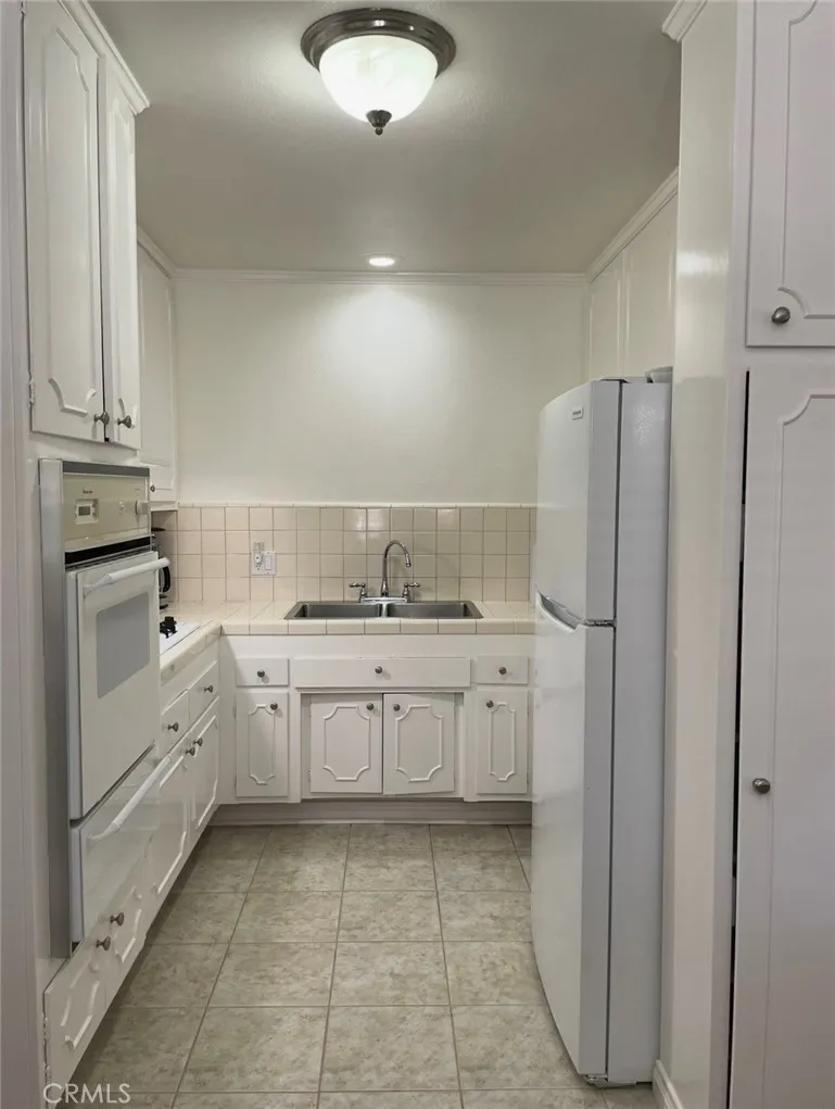19114 AVE OF THE OAKS #B Newhall, CA 91321
