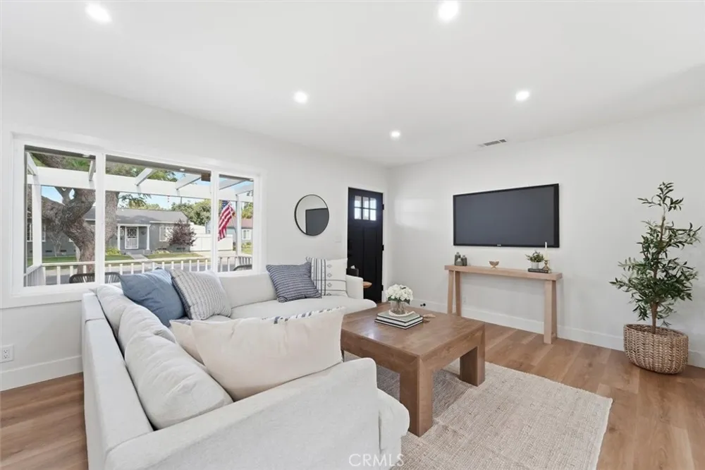 4126 Sebren Ave Lakewood, CA 90713