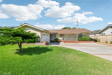 911 W Lucille Avenue