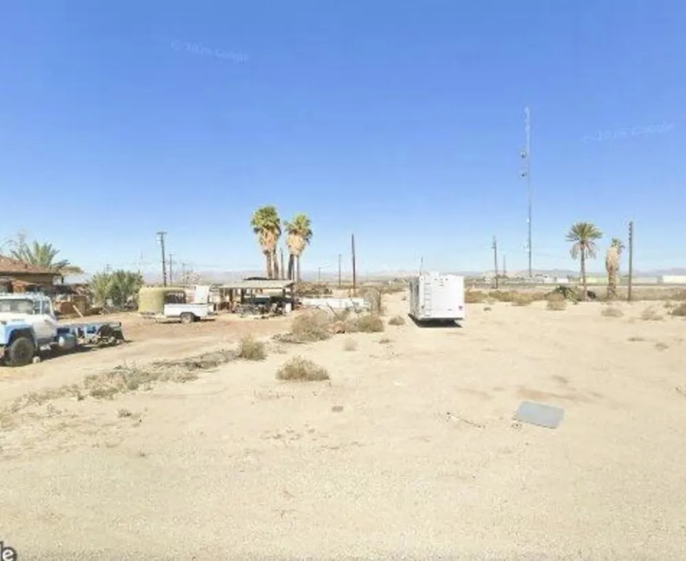 262 E 1st St Niland, CA 92257