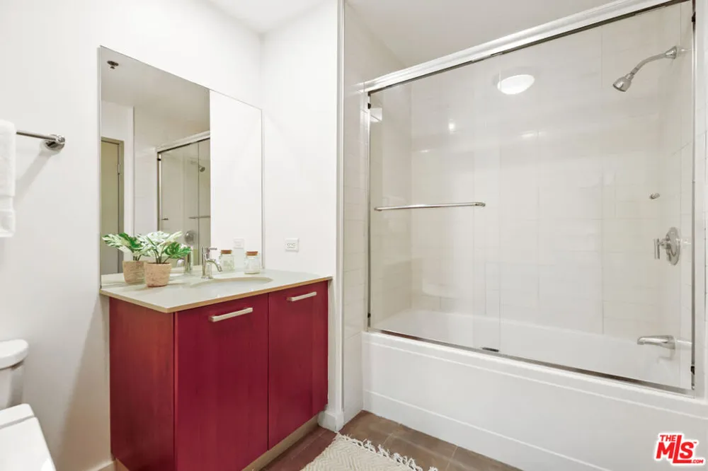 645 W 9th Street #237 Los Angeles, CA 90015
