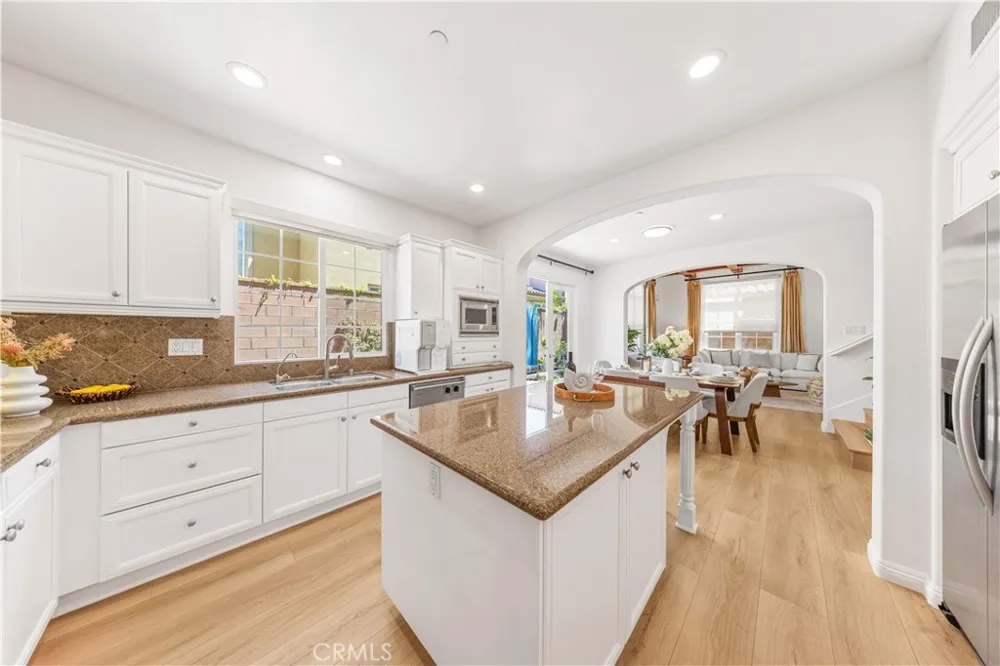 22 Arborside Irvine, CA 92603