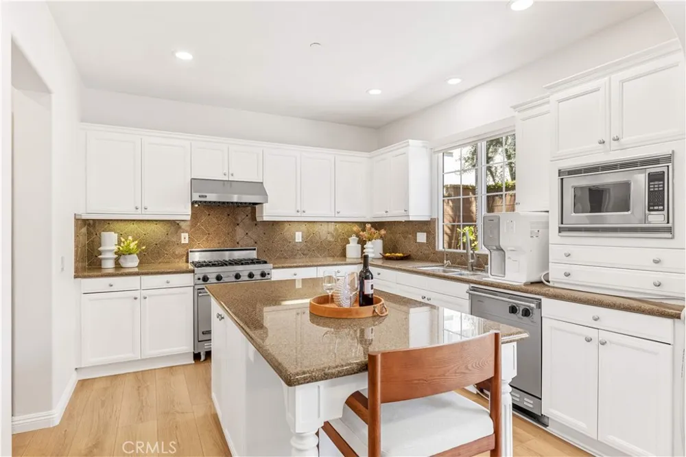22 Arborside Irvine, CA 92603