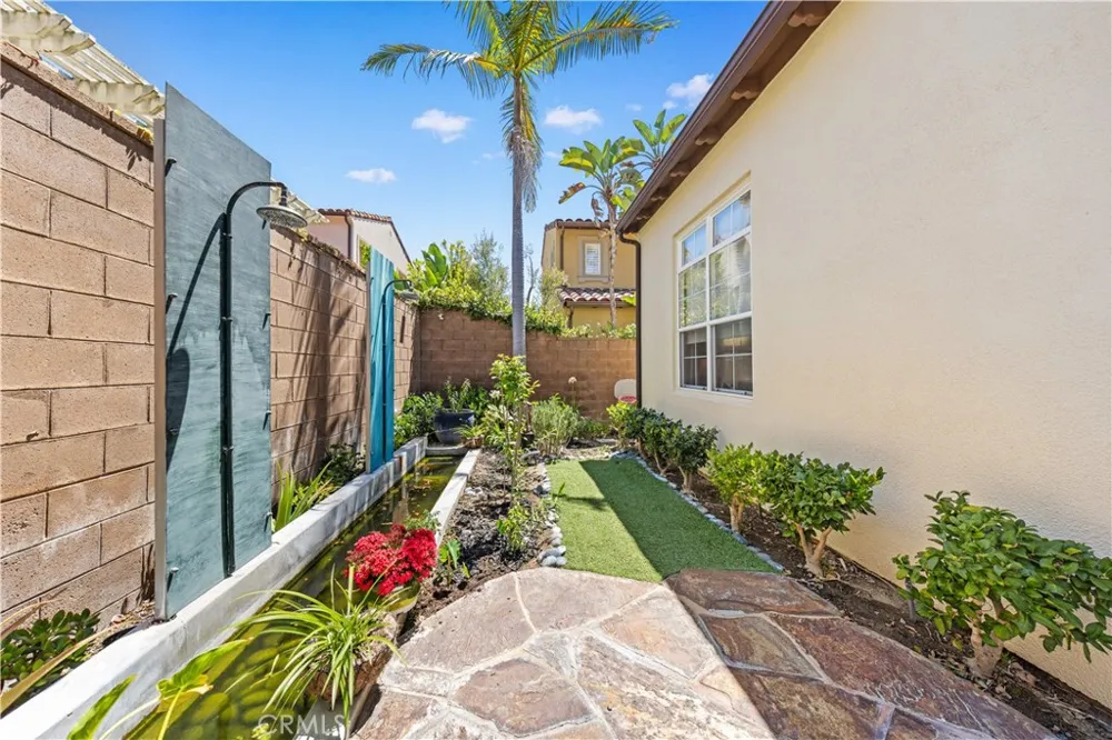 22 Arborside Irvine, CA 92603