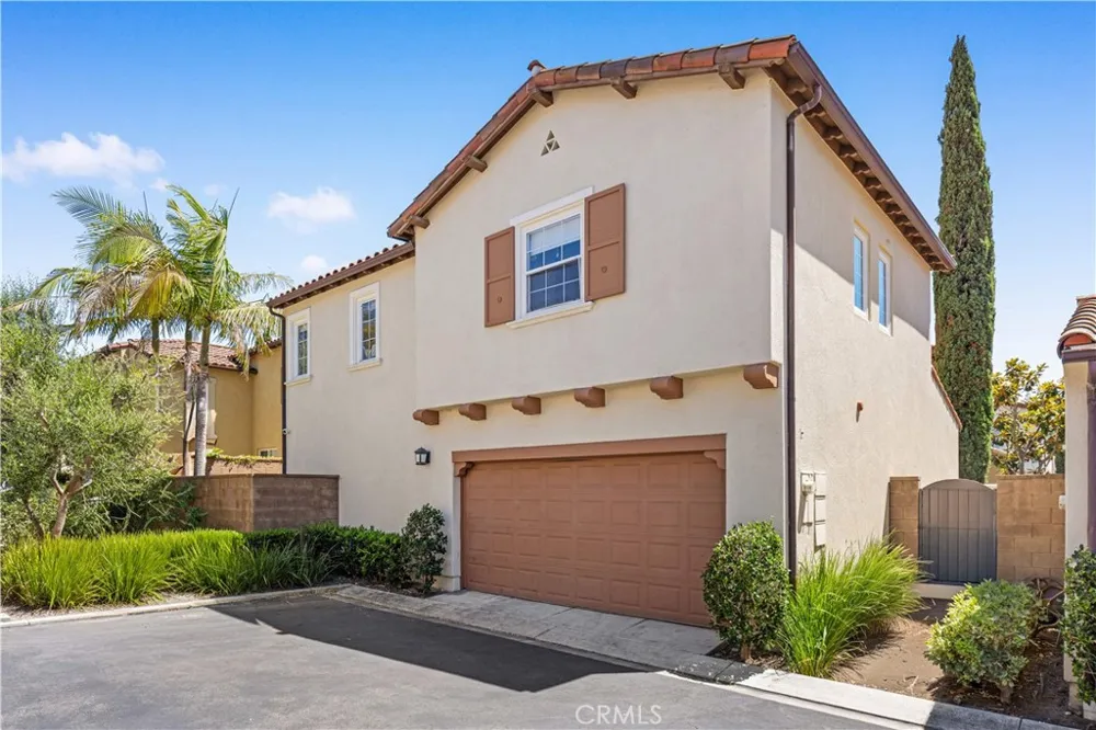 22 Arborside Irvine, CA 92603