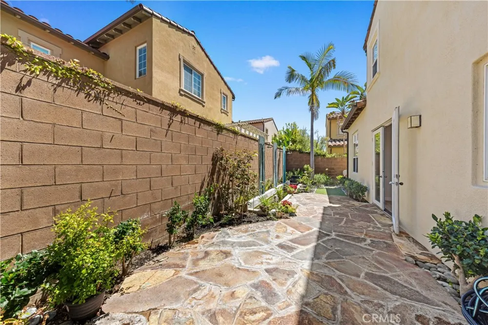 22 Arborside Irvine, CA 92603