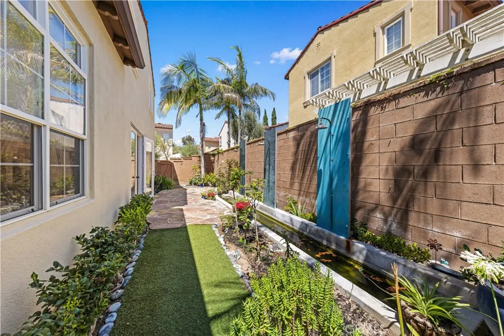 22 Arborside Irvine, CA 92603