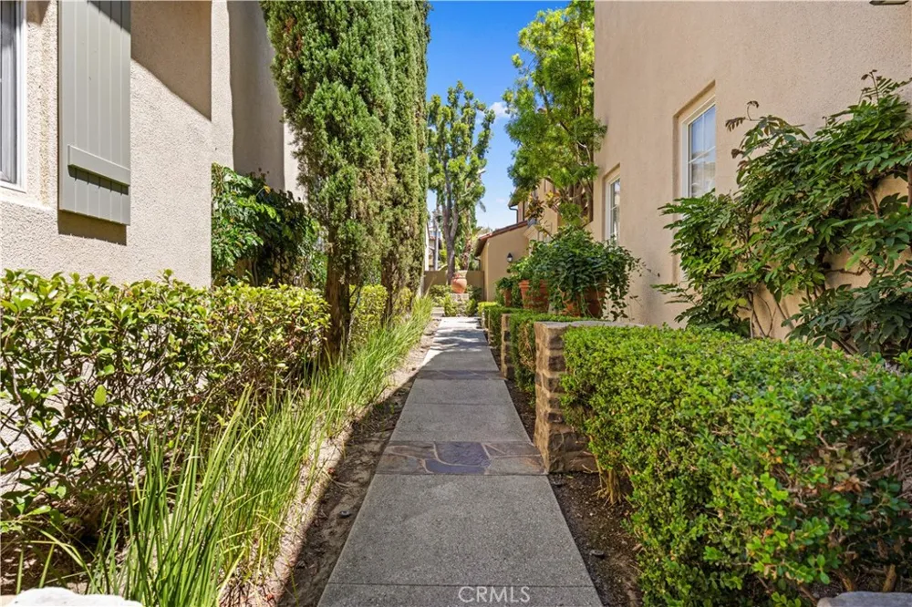 22 Arborside Irvine, CA 92603