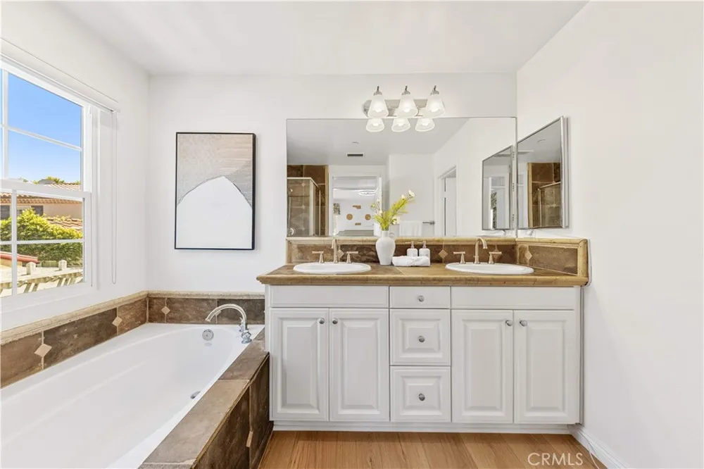 22 Arborside Irvine, CA 92603