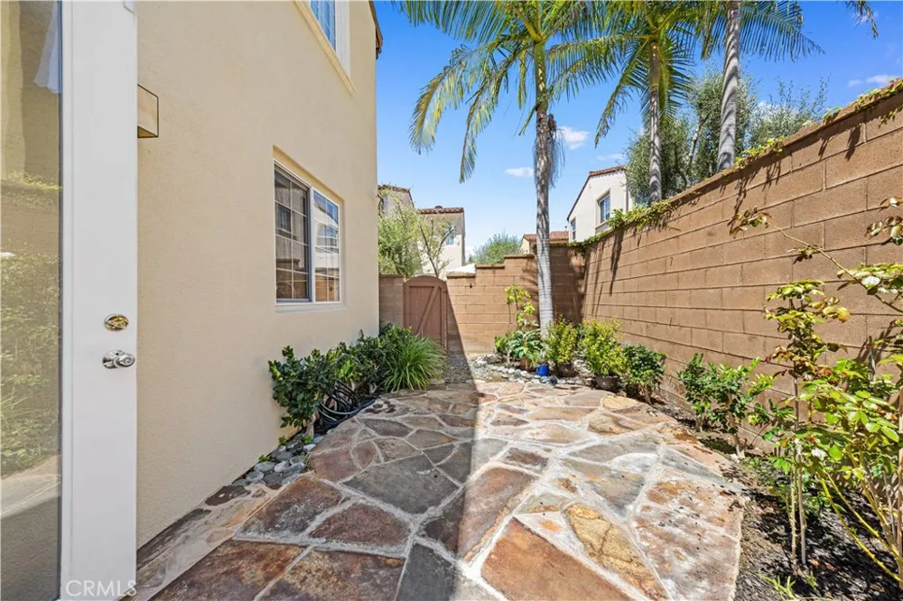 22 Arborside Irvine, CA 92603
