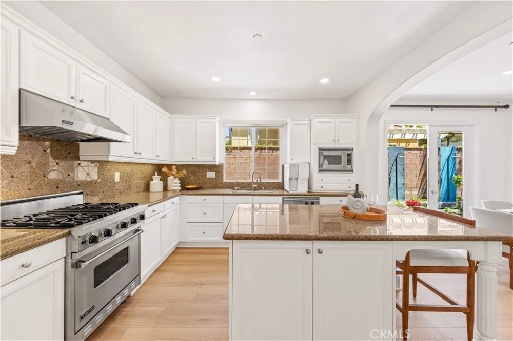 22 Arborside Irvine, CA 92603
