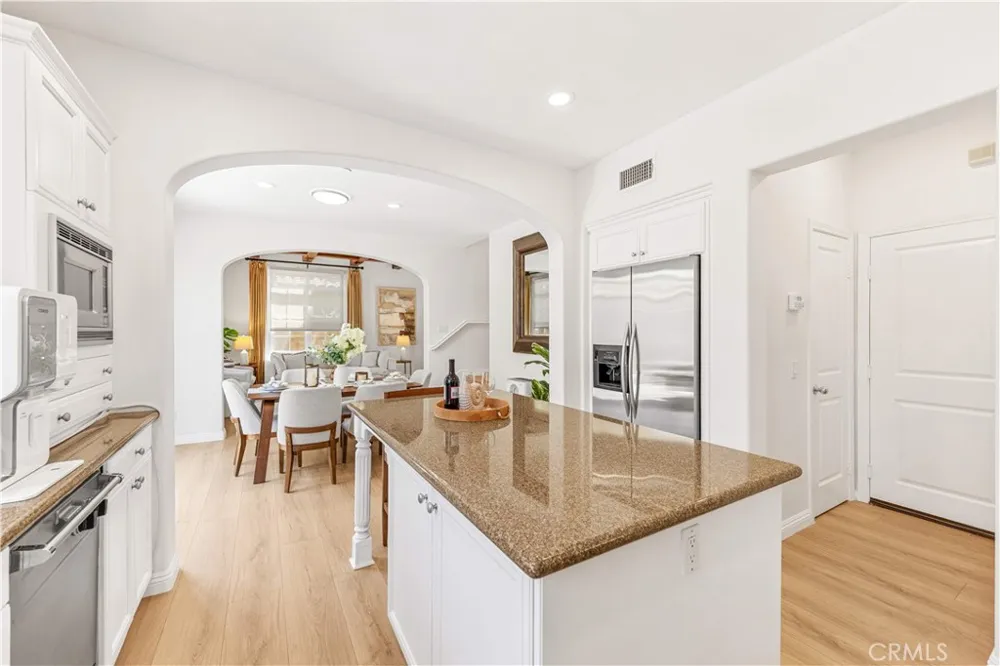 22 Arborside Irvine, CA 92603