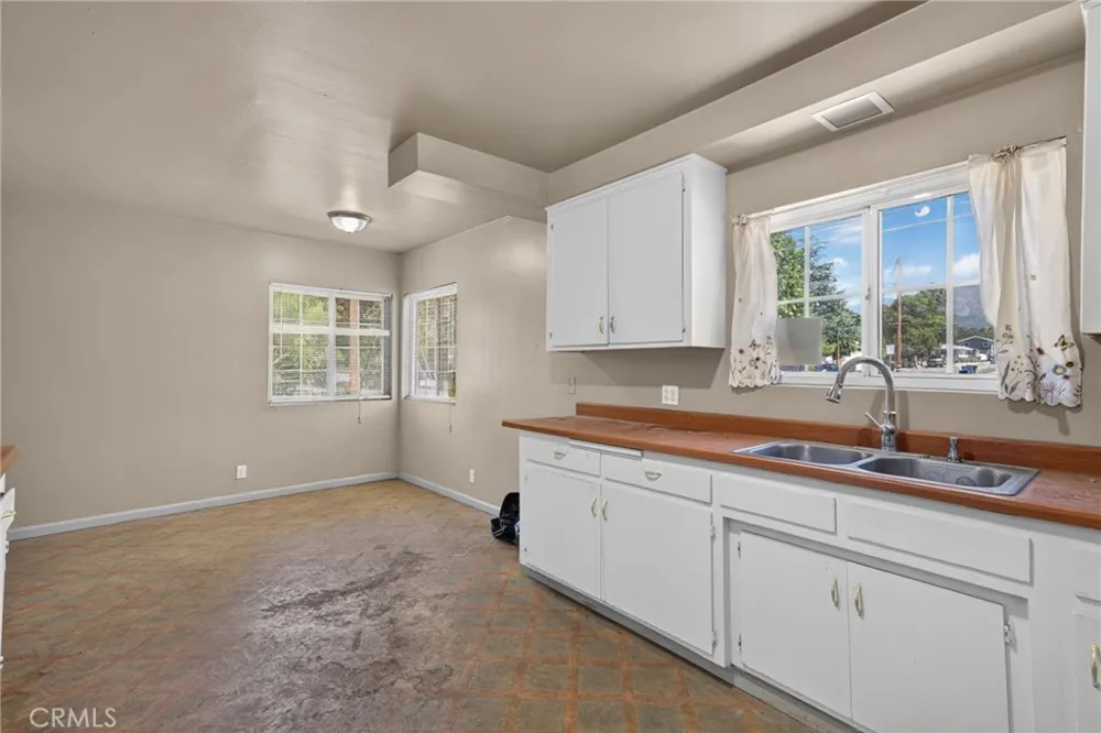 206 E Fig Monrovia, CA 91016