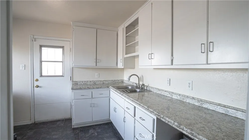 717 Belinda Barstow, CA 92311