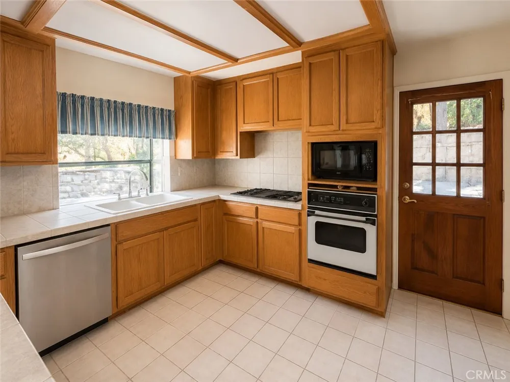 6364 Spruce Angelus Oaks, CA 92305