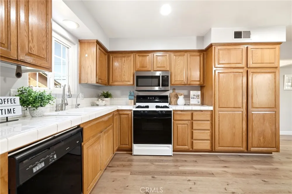 823 Delancey Ave San Dimas, CA 91773
