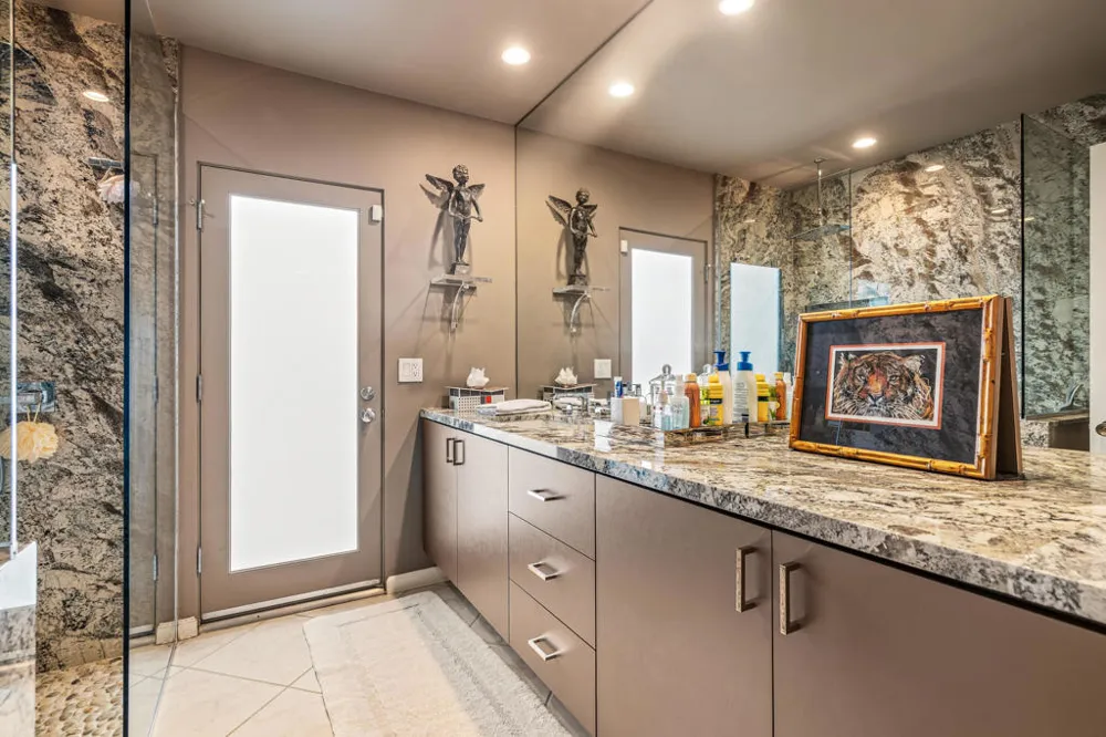 2162 S La Paz Way Palm Springs, CA 92264