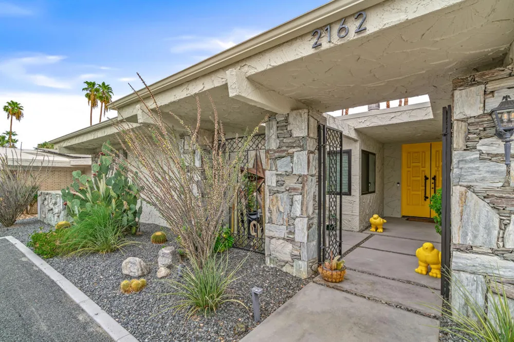 2162 S La Paz Way Palm Springs, CA 92264