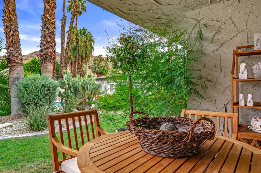 2162 S La Paz Way Palm Springs, CA 92264