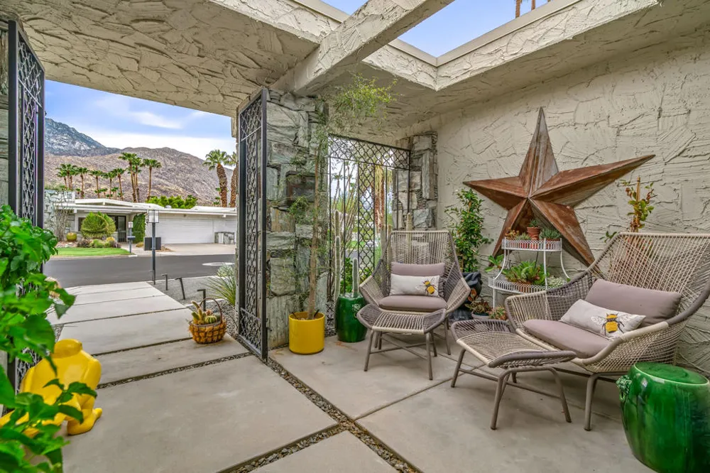 2162 S La Paz Way Palm Springs, CA 92264