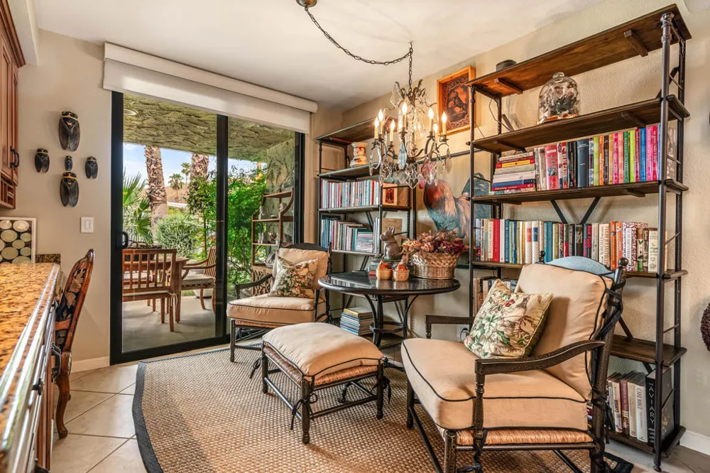 2162 S La Paz Way Palm Springs, CA 92264