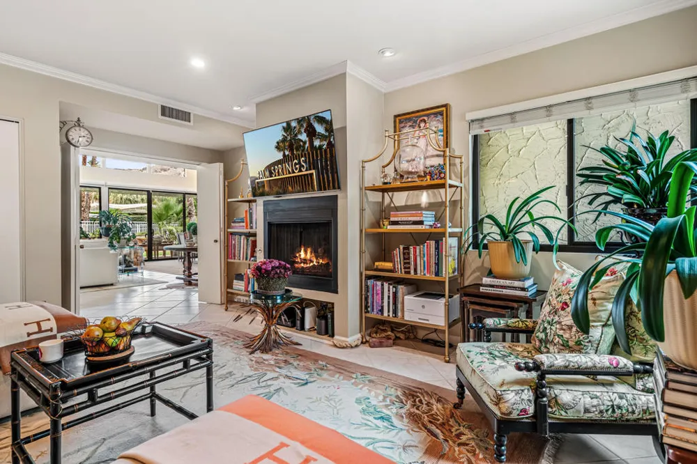2162 S La Paz Way Palm Springs, CA 92264