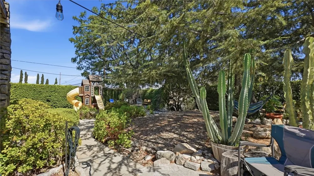 7276 Summitrose Street Tujunga, CA 91042