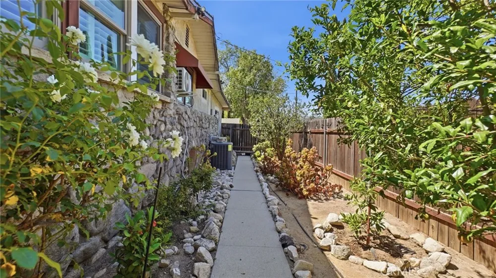 7276 Summitrose Street Tujunga, CA 91042