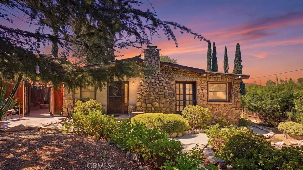 7276 Summitrose Street Tujunga, CA 91042