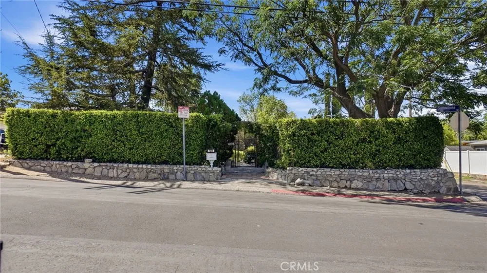 7276 Summitrose Street Tujunga, CA 91042