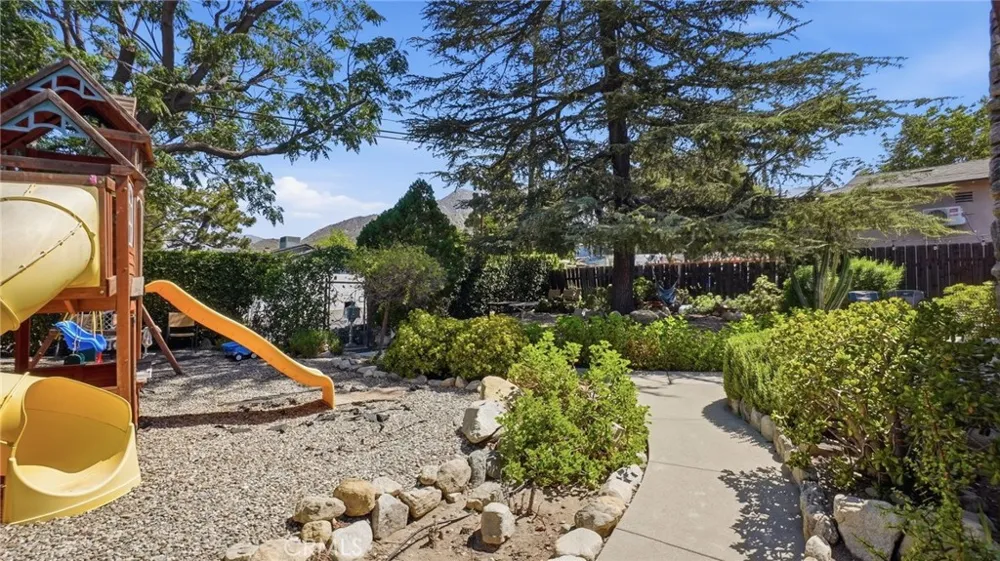 7276 Summitrose Street Tujunga, CA 91042