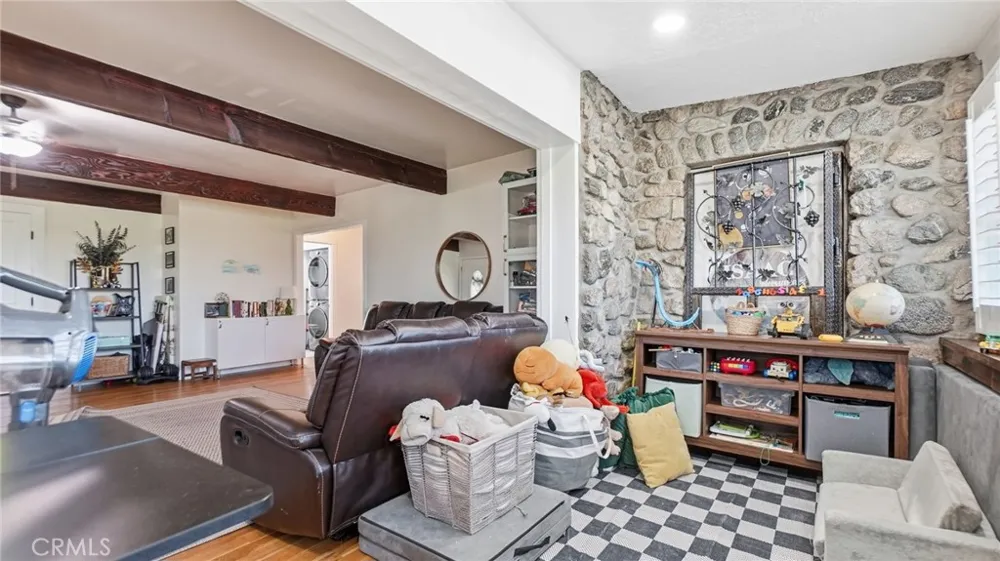 7276 Summitrose Street Tujunga, CA 91042