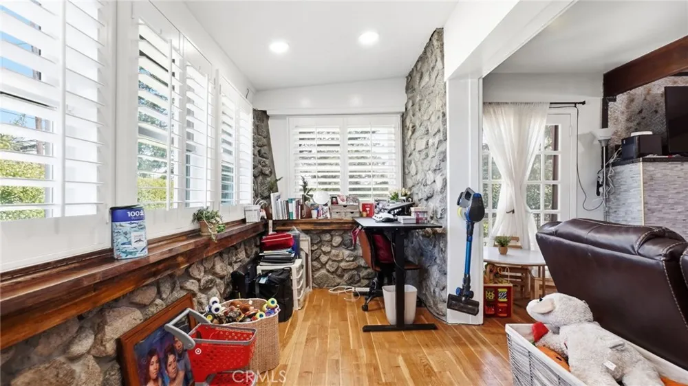 7276 Summitrose Street Tujunga, CA 91042