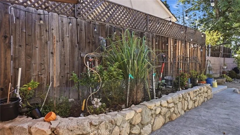 7276 Summitrose Street Tujunga, CA 91042