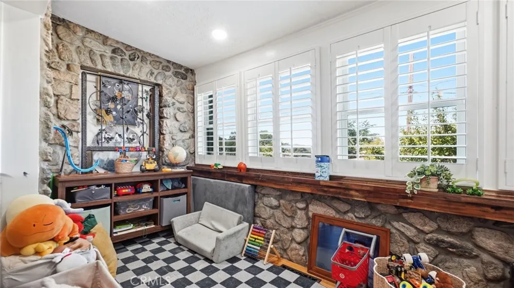 7276 Summitrose Street Tujunga, CA 91042