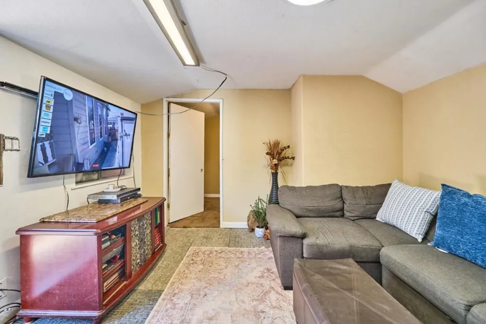 849 Monterey Street Hollister, CA 95023