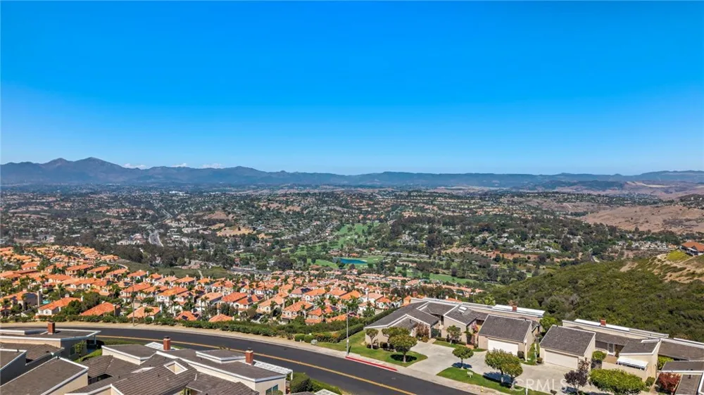 30982 Lucia Lane Laguna Niguel, CA 92677