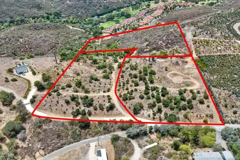 Twin Oaks Valley Rd.