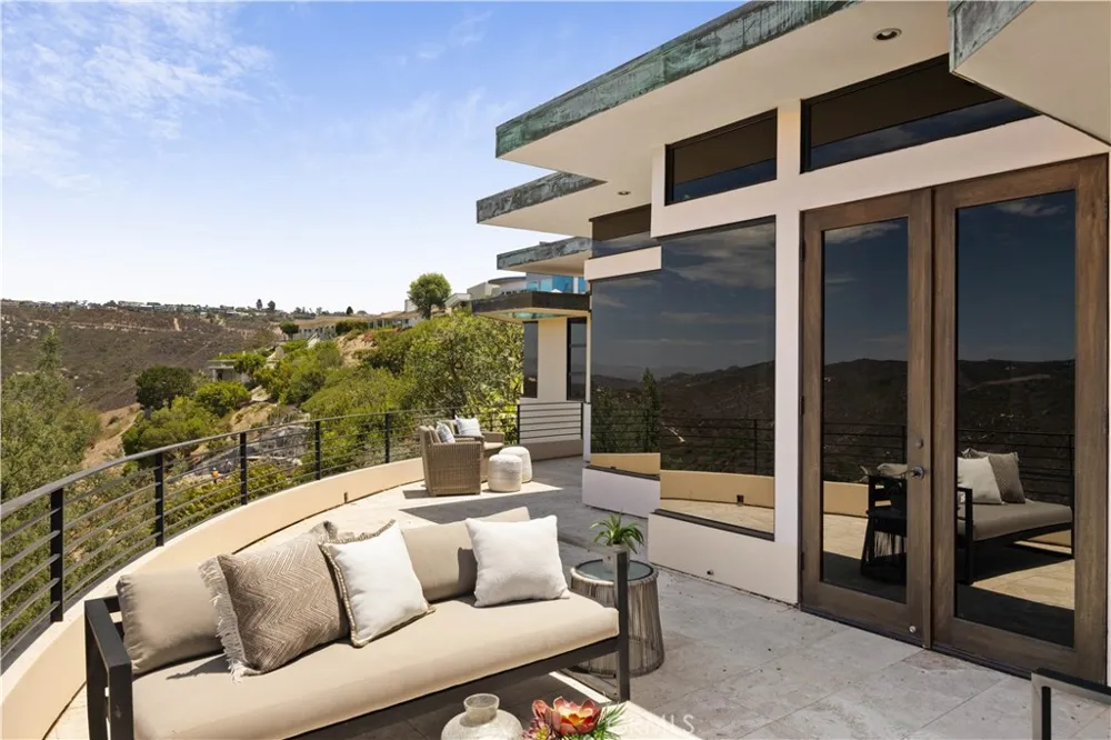 1505 Skyline Drive Laguna Beach, CA 92651