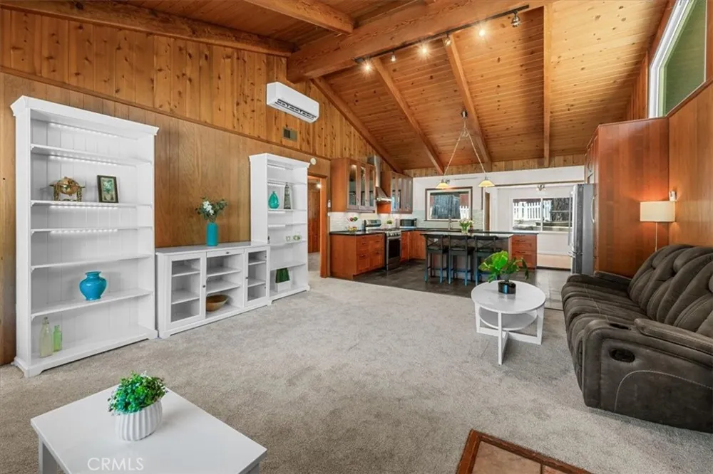 2170 Spring Oak Running Springs, CA 92382