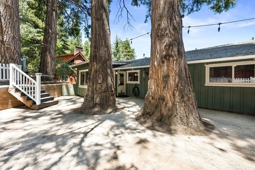 2170 Spring Oak Running Springs, CA 92382