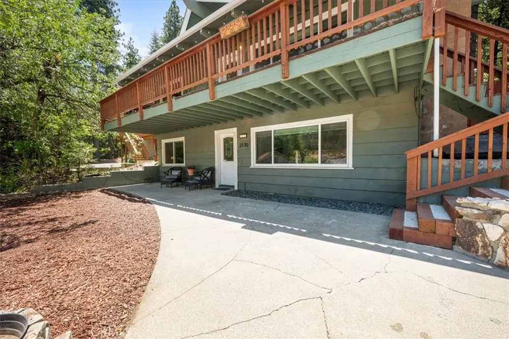 2170 Spring Oak Running Springs, CA 92382