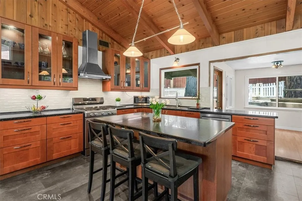 2170 Spring Oak Running Springs, CA 92382